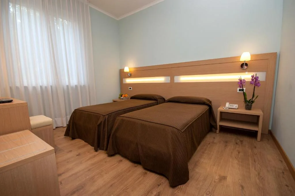 Twin Room — Hotel La Pergola