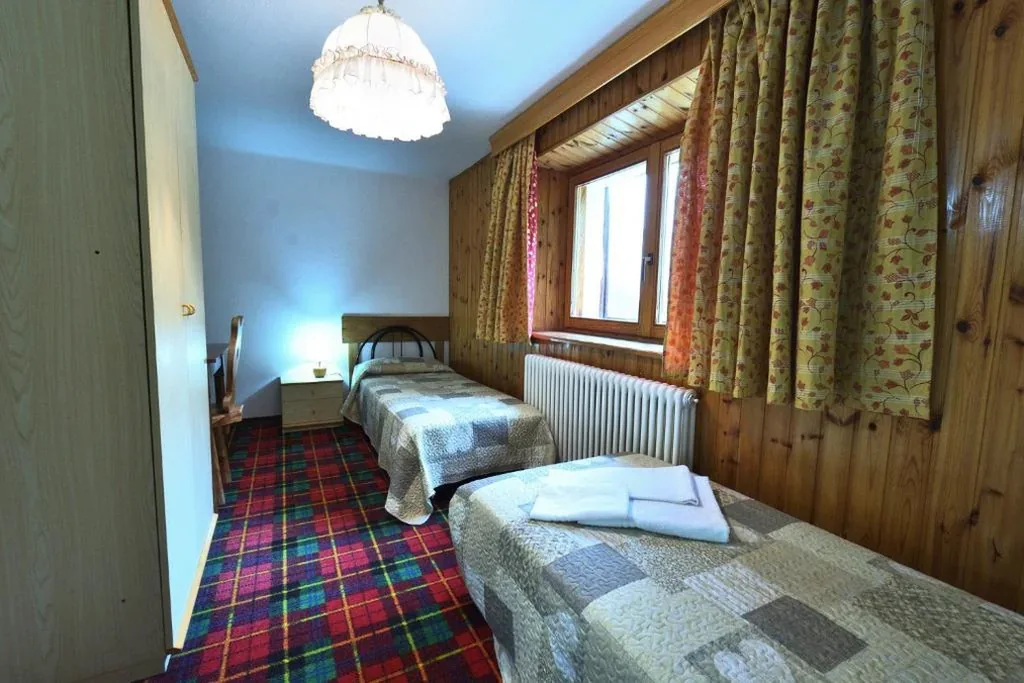 Camera Doppia con Letti Singoli — Hotel Paradisia
