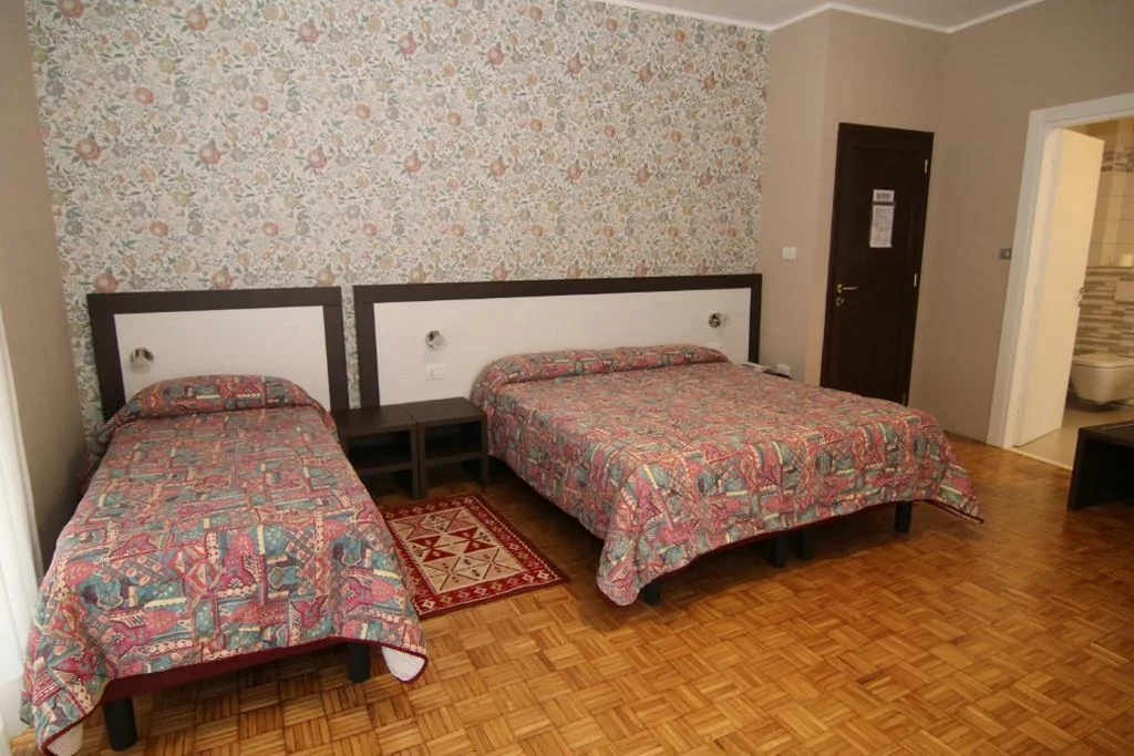 Camera Doppia con Letti Singoli — hotel ristorante vittoria
