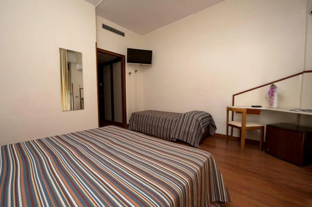 Camera Doppia con Letti Singoli — Hotel River Palace