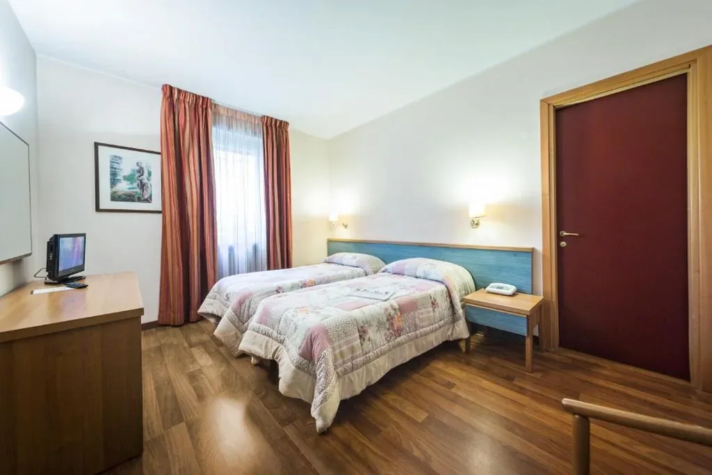 Camera Doppia con Letti Singoli — Hotel Roma