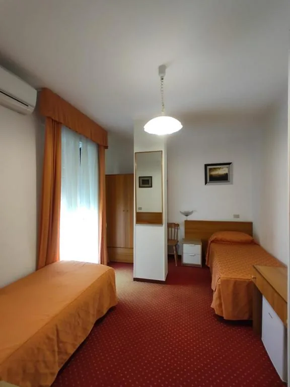 Camera Doppia con Letti Singoli — Hotel Sorriso