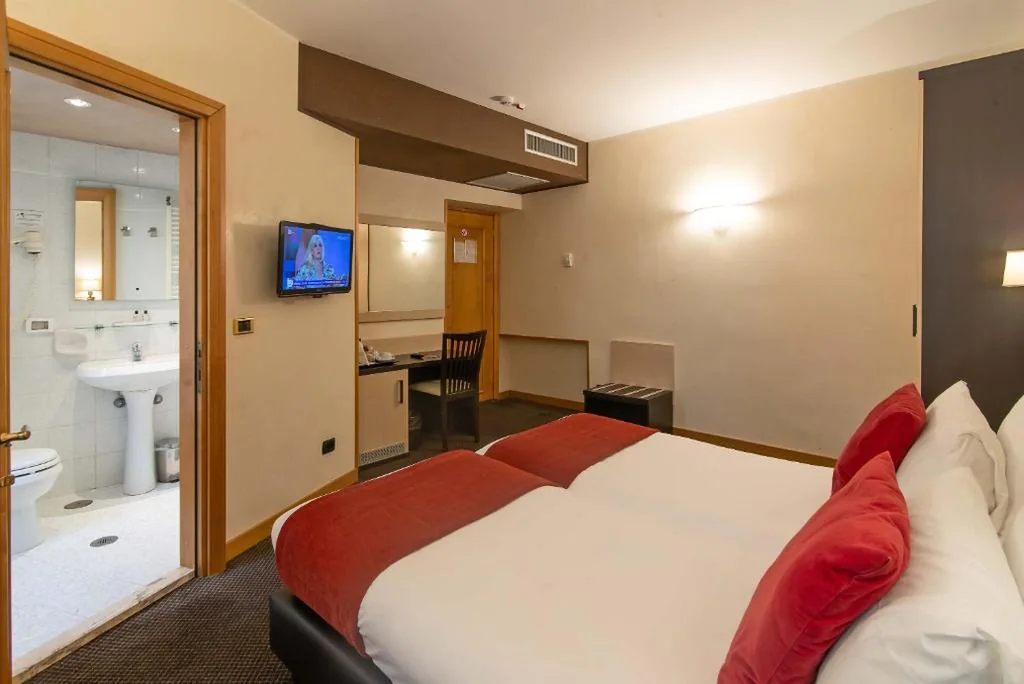 Camera Doppia con Letti Singoli — Hotel Tritone
