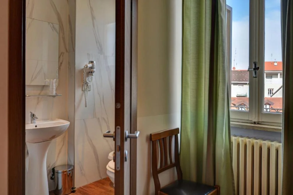 Camera Doppia con Letti Singoli — Hotel Universo