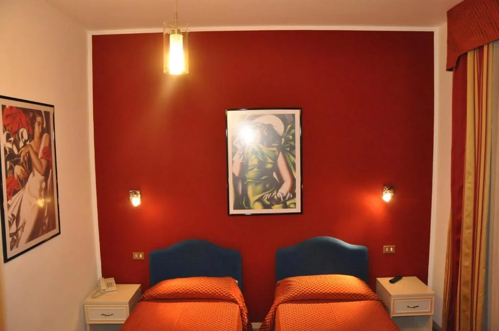 Camera Doppia con Letti Singoli — Hotel Vittoriano