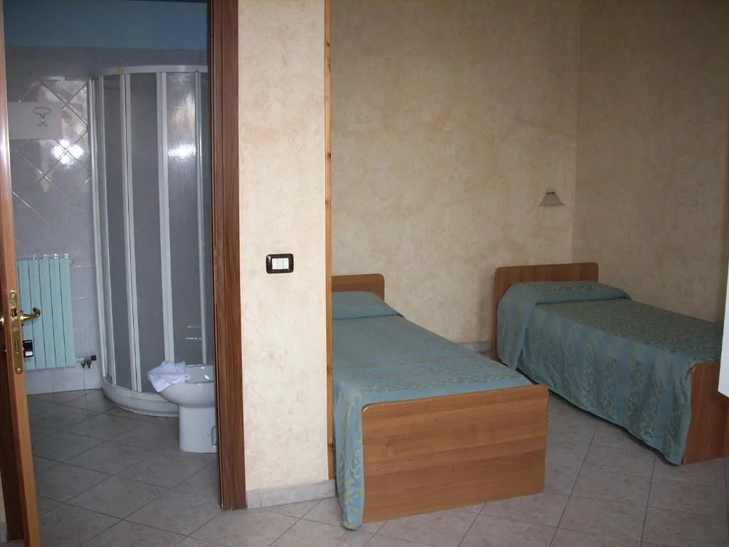 Camera Doppia con Letti Singoli — Il Bivio Hotel