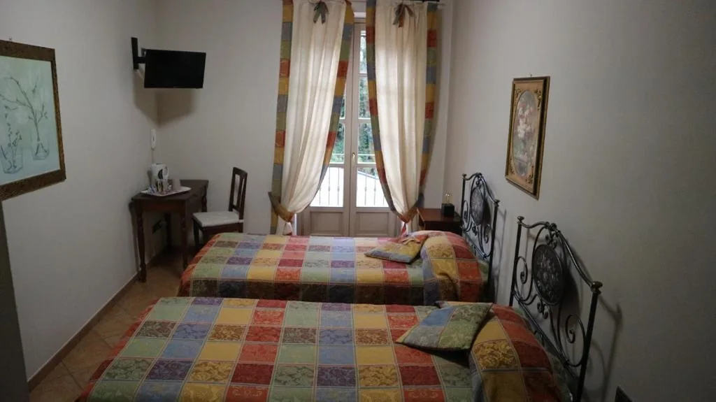 Camera Doppia con Letti Singoli — La Regibussa – Hotel Ristorante