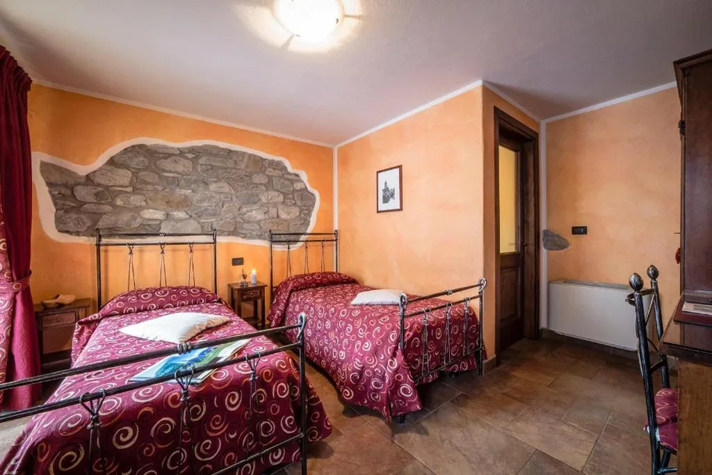 Twin Room — Lo Teisson