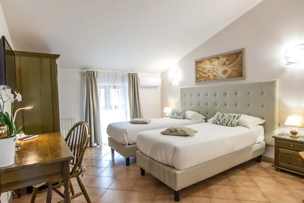 Double Room with Twin Beds — Plaza Rooms Ciampino