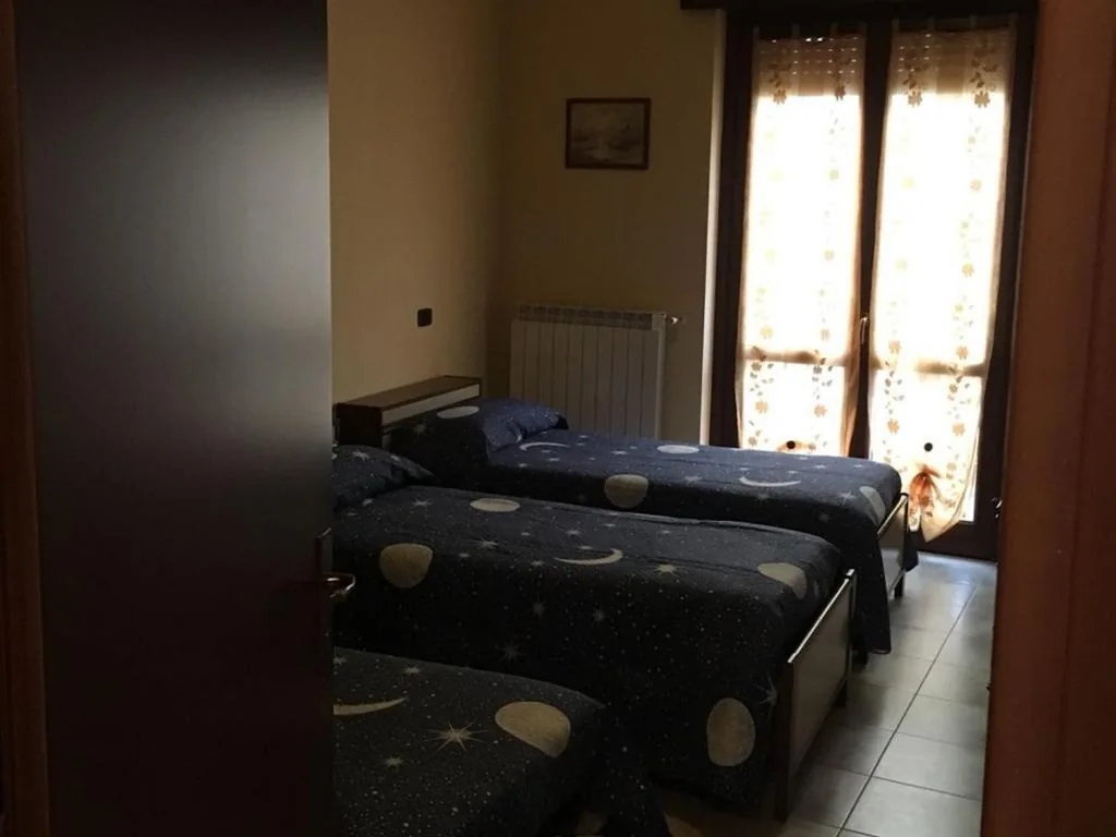 Double Room with Single Beds — Roby Bar Affittacamere