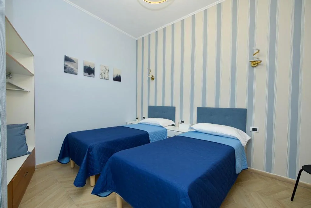 Camera Doppia con Letti Singoli — Rohome Stay