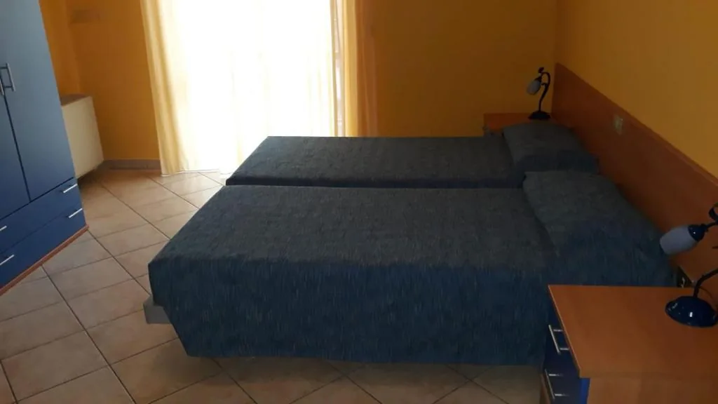 Spacious Twin Room — Mr Jackpot2