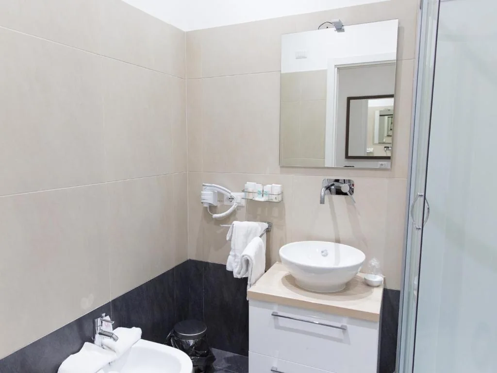 Camera Doppia con Letti Singoli — Venustas Roma Hotel