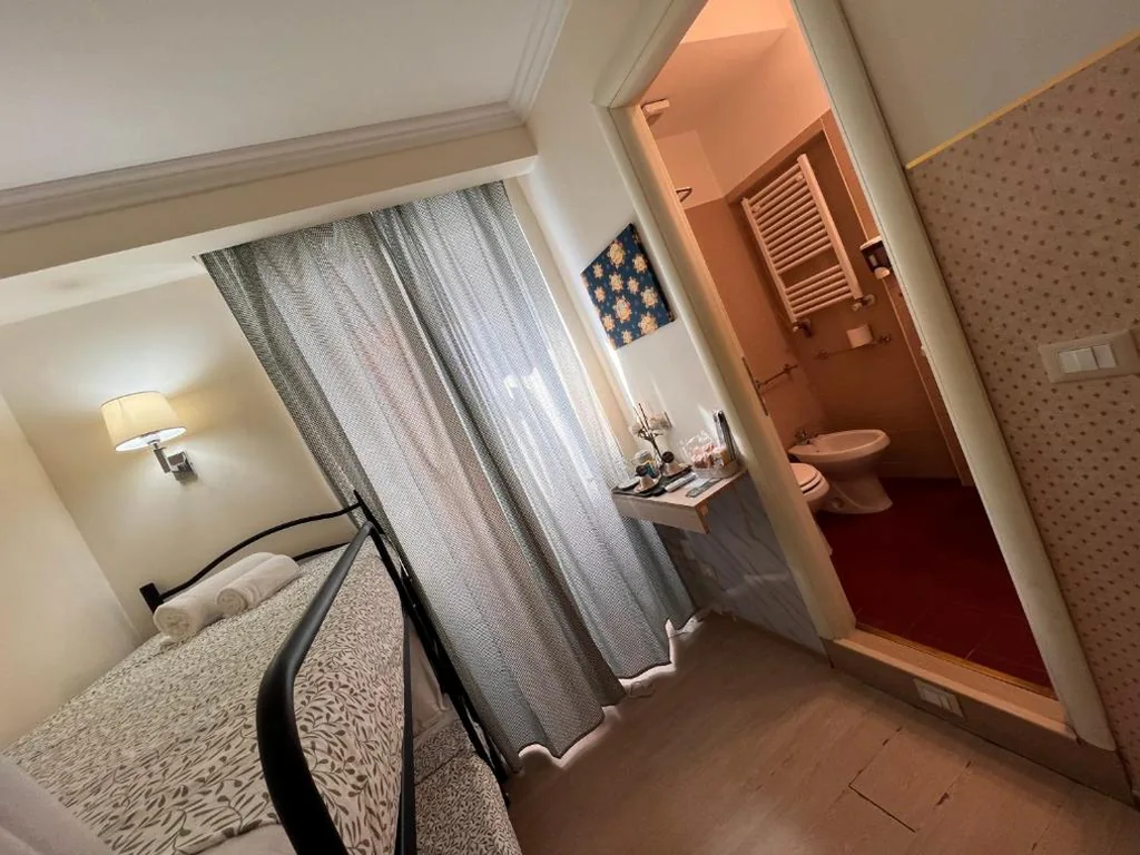 Economy Twin Room — Booking House Rome