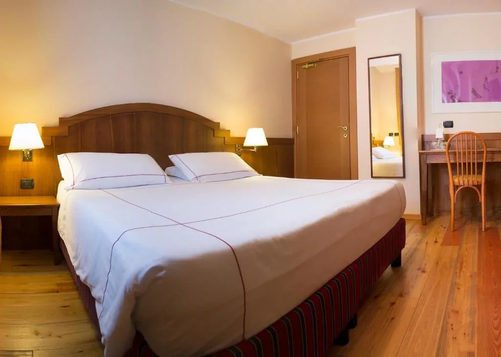 Camera Economy Matrimoniale/Doppia con Letti Singoli — Cresta Et Duc Hotel