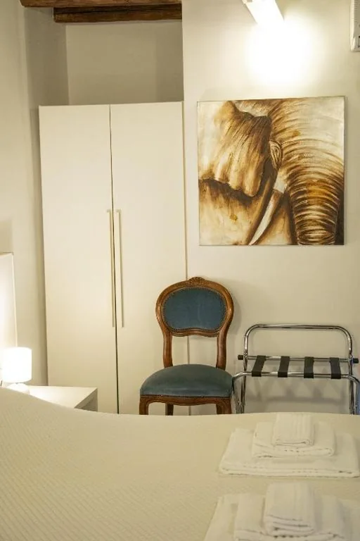 Economy Double/Twin Room — Flowers Apartments Rome City Center