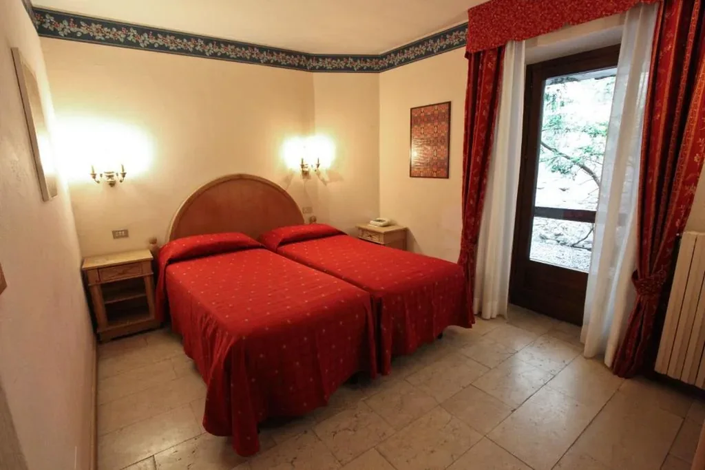 Camera Economy Matrimoniale/Doppia con Letti Singoli — Hotel Courmayeur