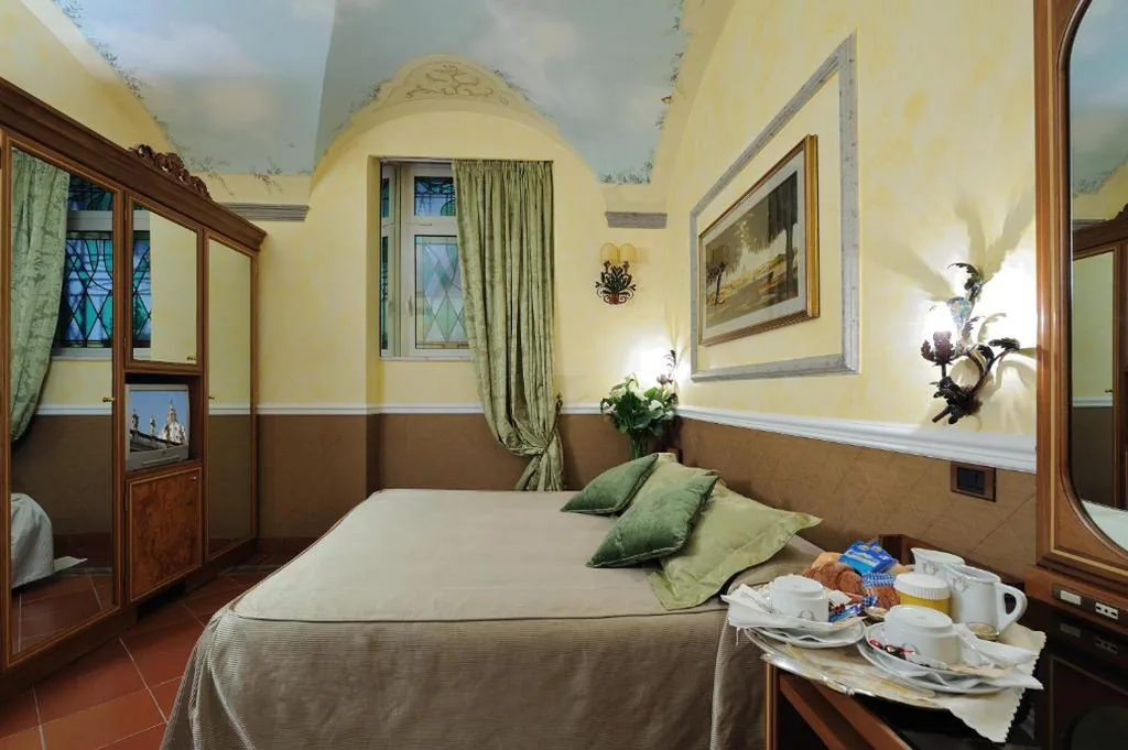 Economy Double Room with Single Beds - Lower Ground Floor — Hotel Farnese