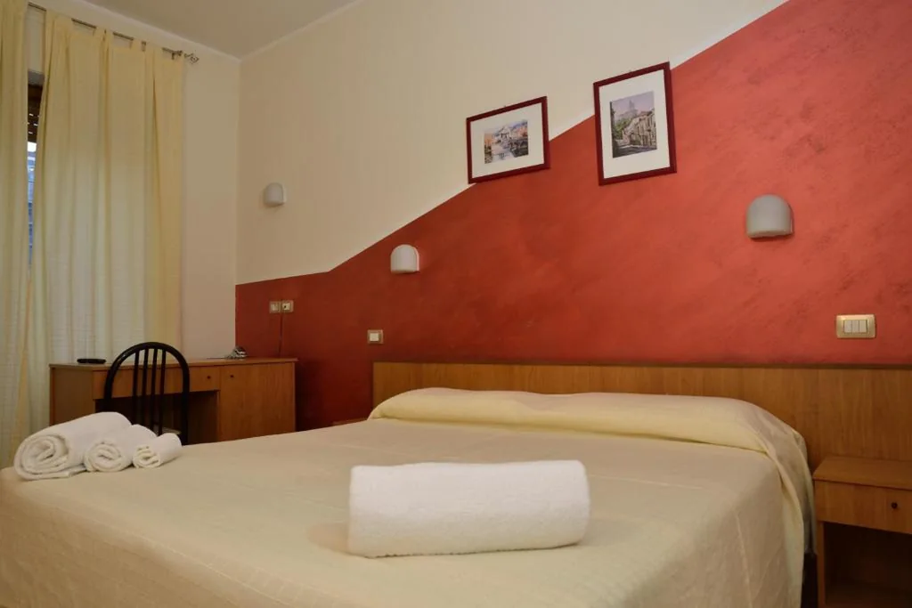 Camera Economy Matrimoniale/Doppia con Letti Singoli — Hotel Miramonti