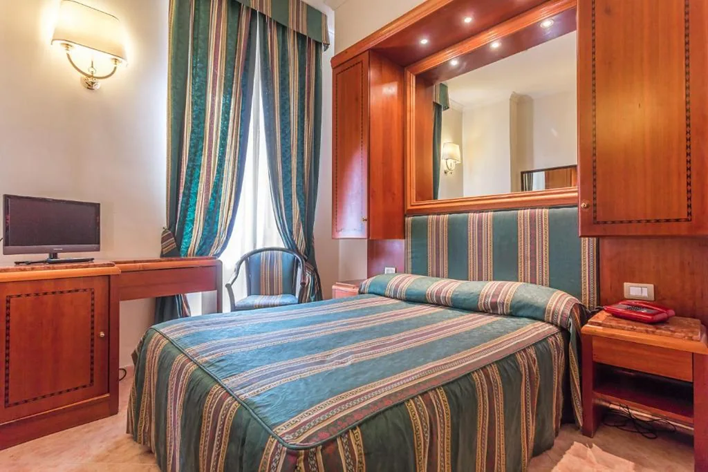 Camera Economy Matrimoniale/Doppia con Letti Singoli — Raeli Hotel Floridia