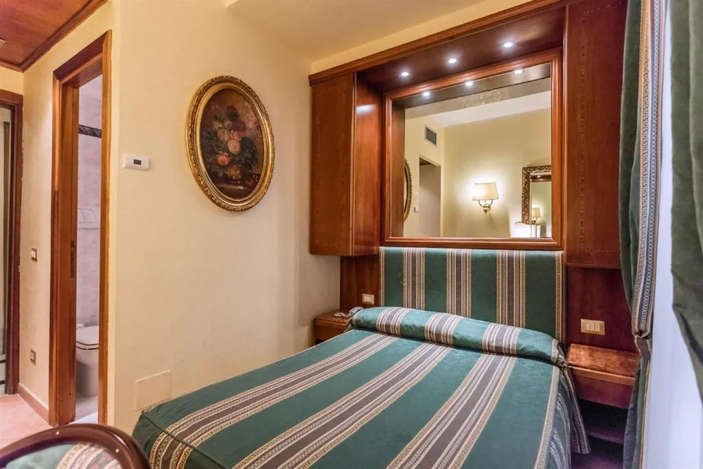 Camera Economy Matrimoniale/Doppia con Letti Singoli — Raeli Hotel Lux