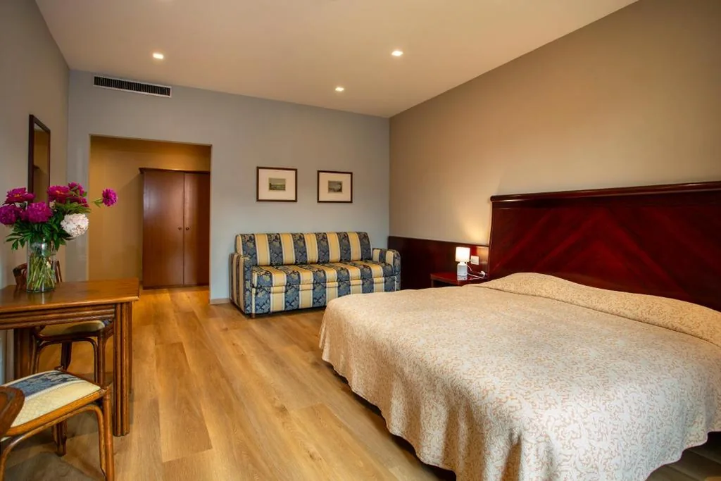 Camera Familiare (2 Adulti + 1 Bambino) — Europalace Hotel