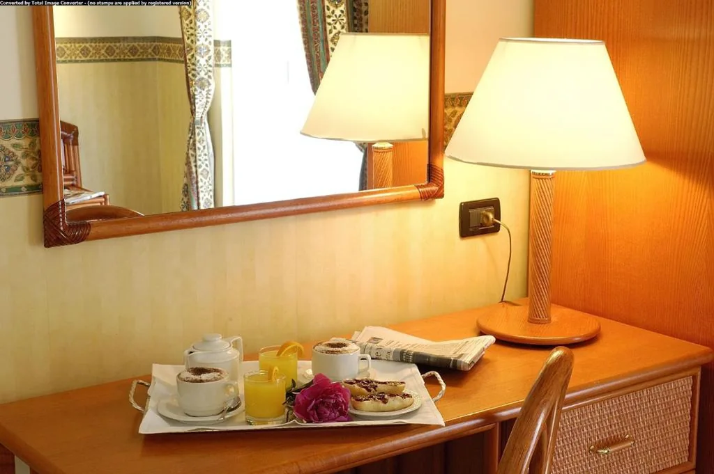 Camera Familiare (2 Adulti + 2 Bambini) - Dependance — Hotel Casella