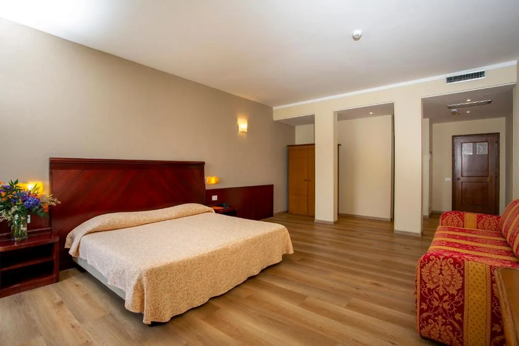 Camera Familiare (2 Adulti + 2 Bambini) — Europalace Hotel