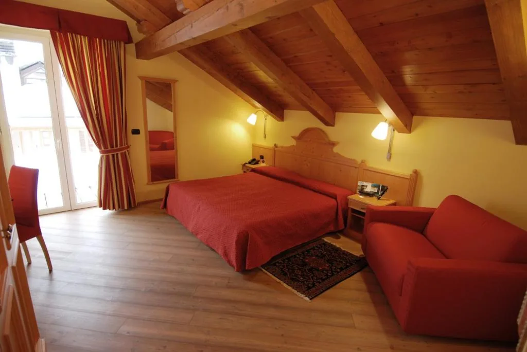 Camera Familiare (2 Adulti + 2 Bambini) — Hotel Bes & Spa