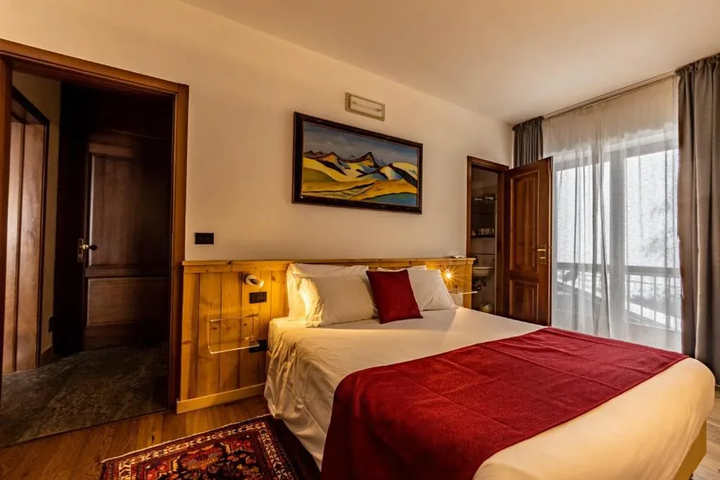 Family Room (2 Adults + 2 Children) — Hotel & Restaurant Le Charaban