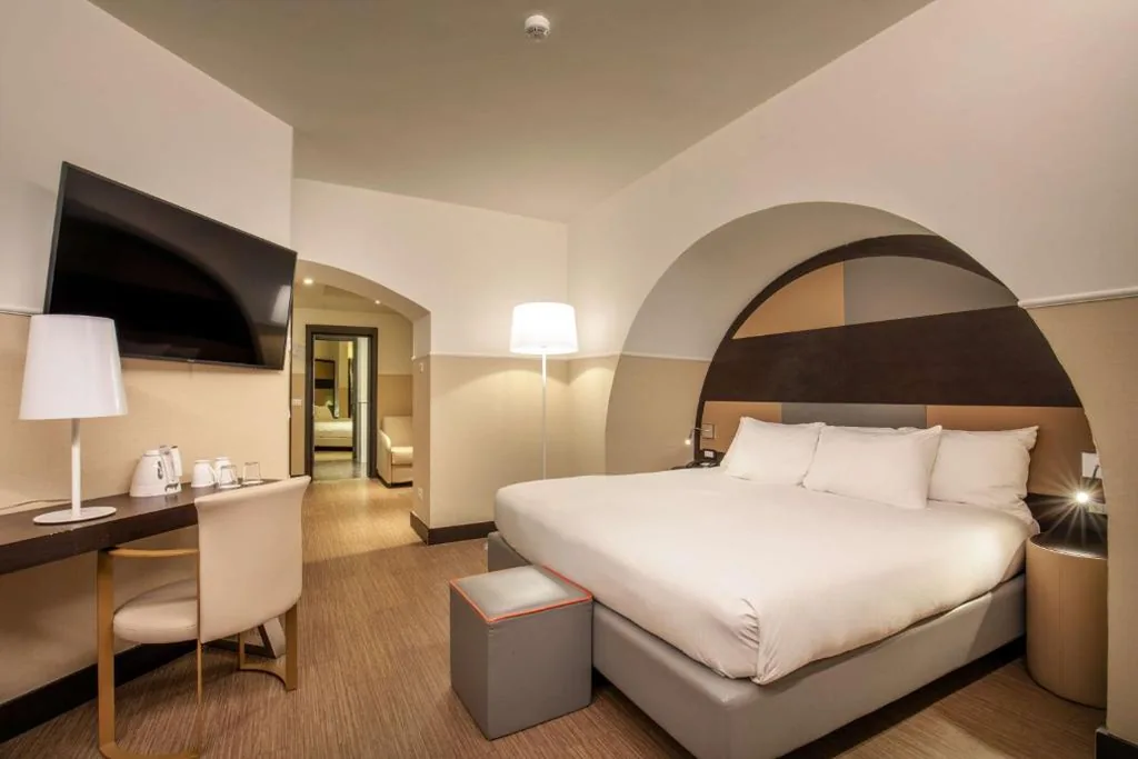 Family Room - Connecting Rooms — Cosmopolita Rome Colosseum, Tapestry Collection by Hilton