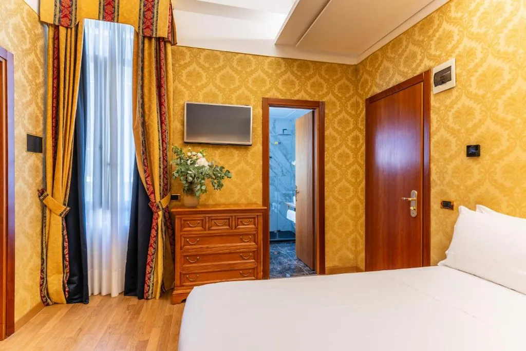 Camera Familiare con 1 Letto King-Size e 2 Letti Singoli — Hotel Raffaello – Sure Hotel Collection by Best Western