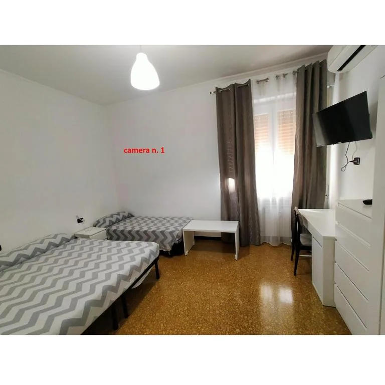 Family Room with Shared Bathroom — B&B Gaslini & Mare (anche con uso cucina)