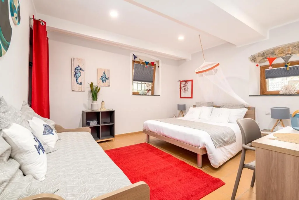 Family Room with Private Bathroom — Carugio Remilde