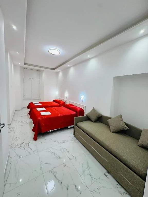 Family Room with Private Bathroom — Casa Roma