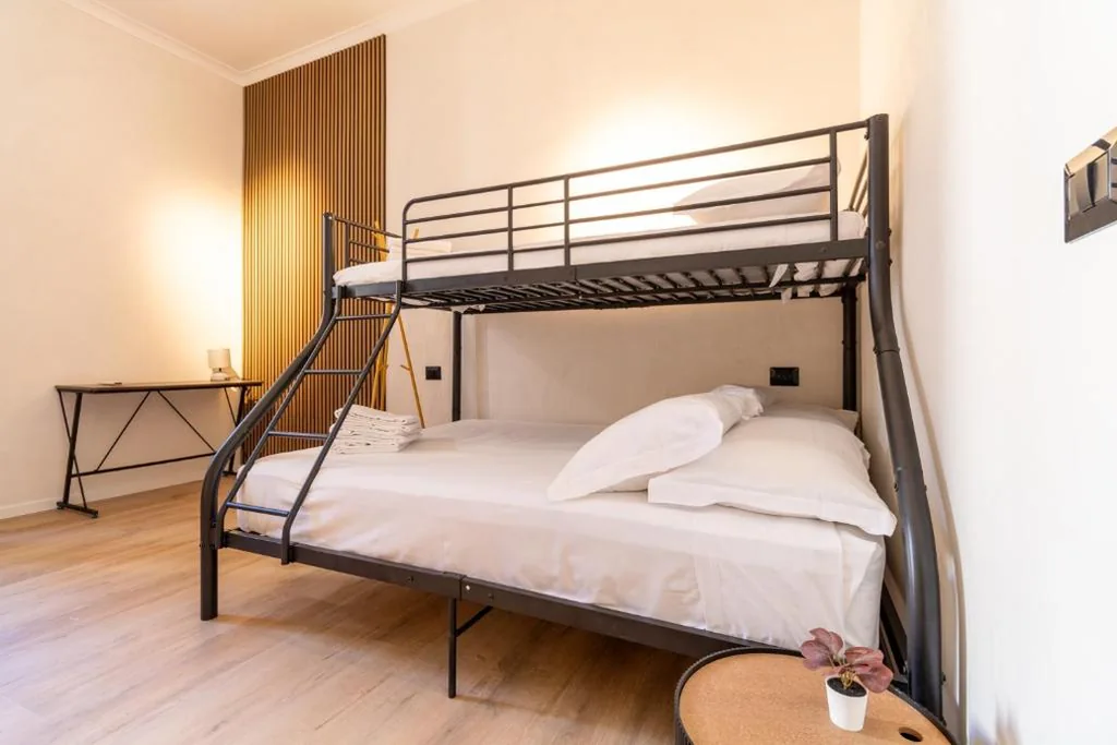 Camera Familiare con Bagno Privato — Cunabu Urbano V