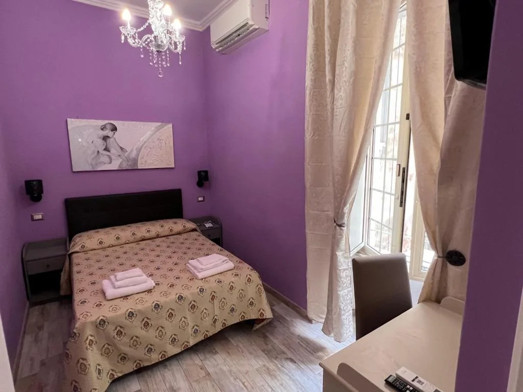 Family Room with Private Bathroom — Guest House Biondi Cavour