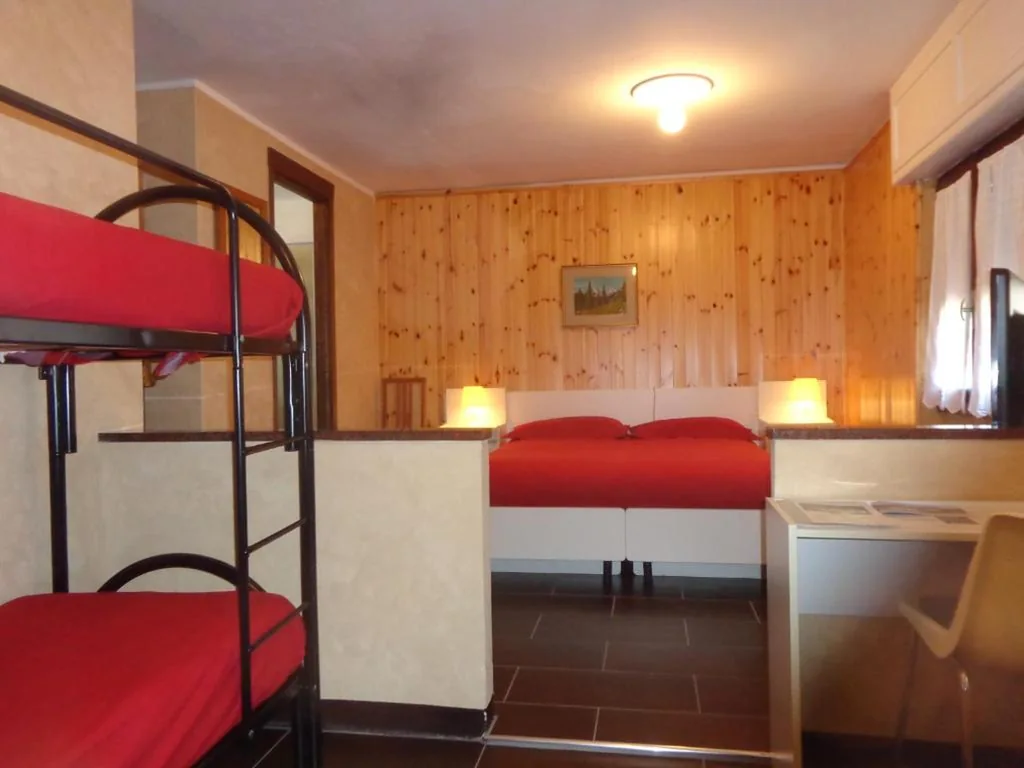 Family Room with Private Bathroom — Hotel Edelweiss