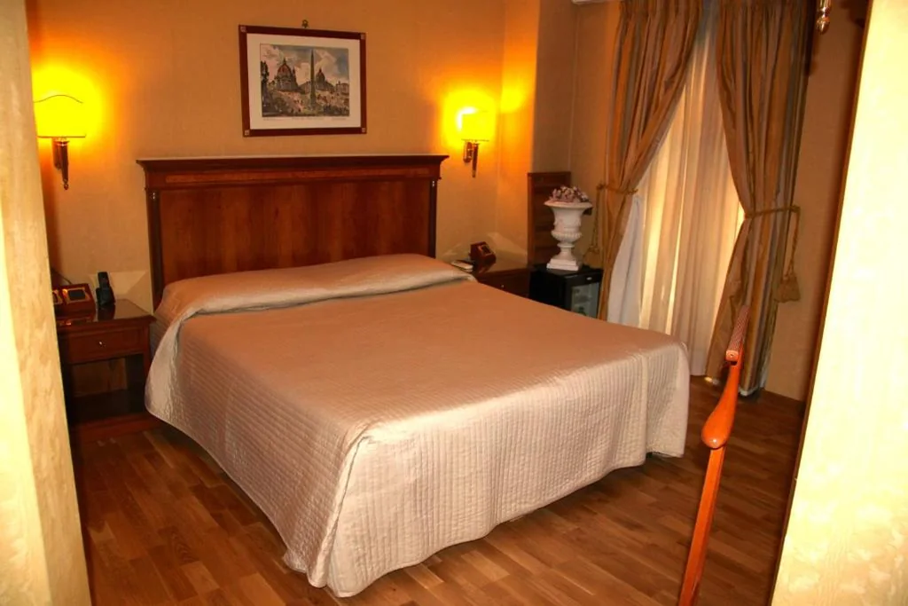 Camera Familiare con Bagno Privato — Luxury Rooms H 2000 Roma