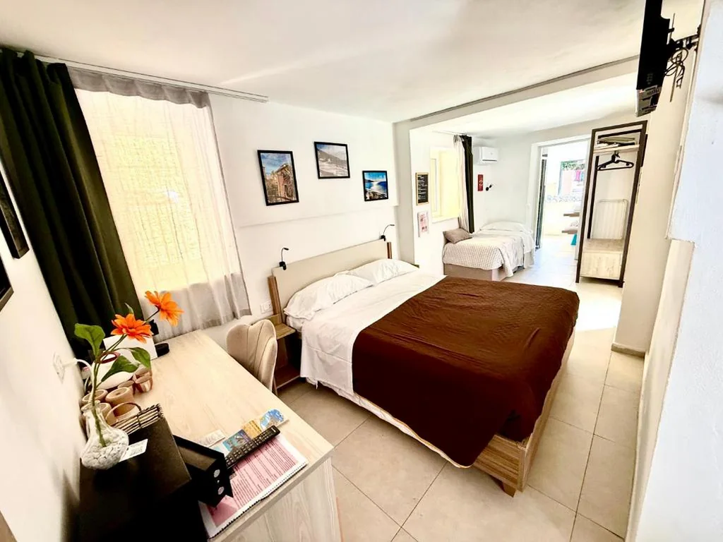 Camera Familiare con Bagno Privato — Pink House Garden