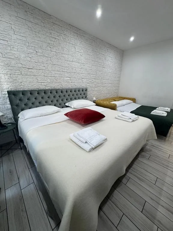 Camera Familiare con Bagno Privato — San Pietro Dreaming Rooms