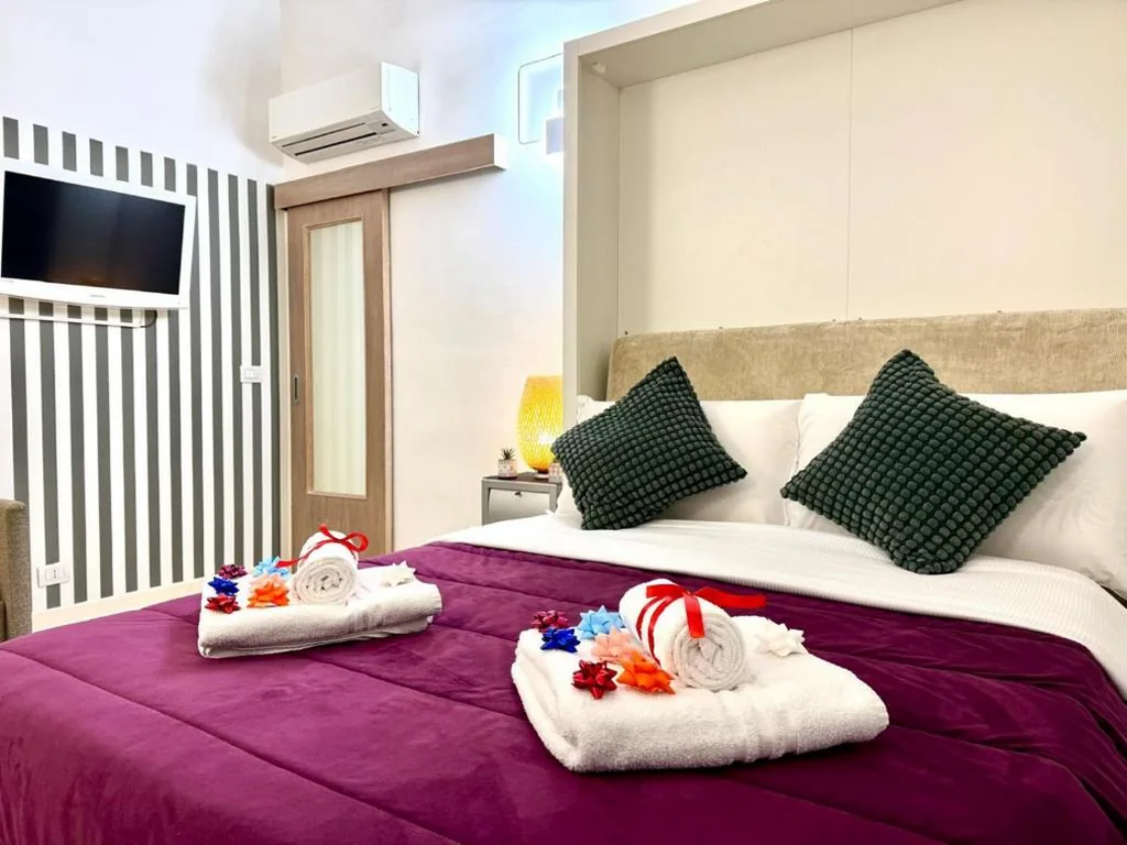 Camera Familiare con Bagno Privato — Varese Suite Guest House