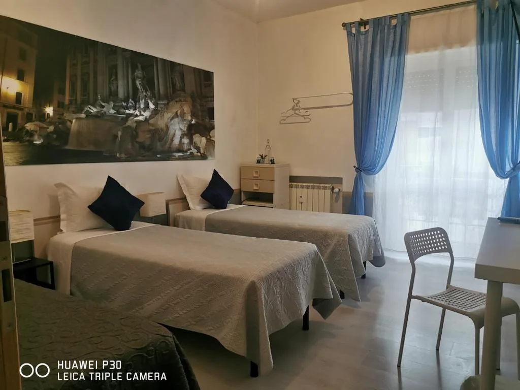 Camera Familiare con Bagno Privato — Vatican Central Suites