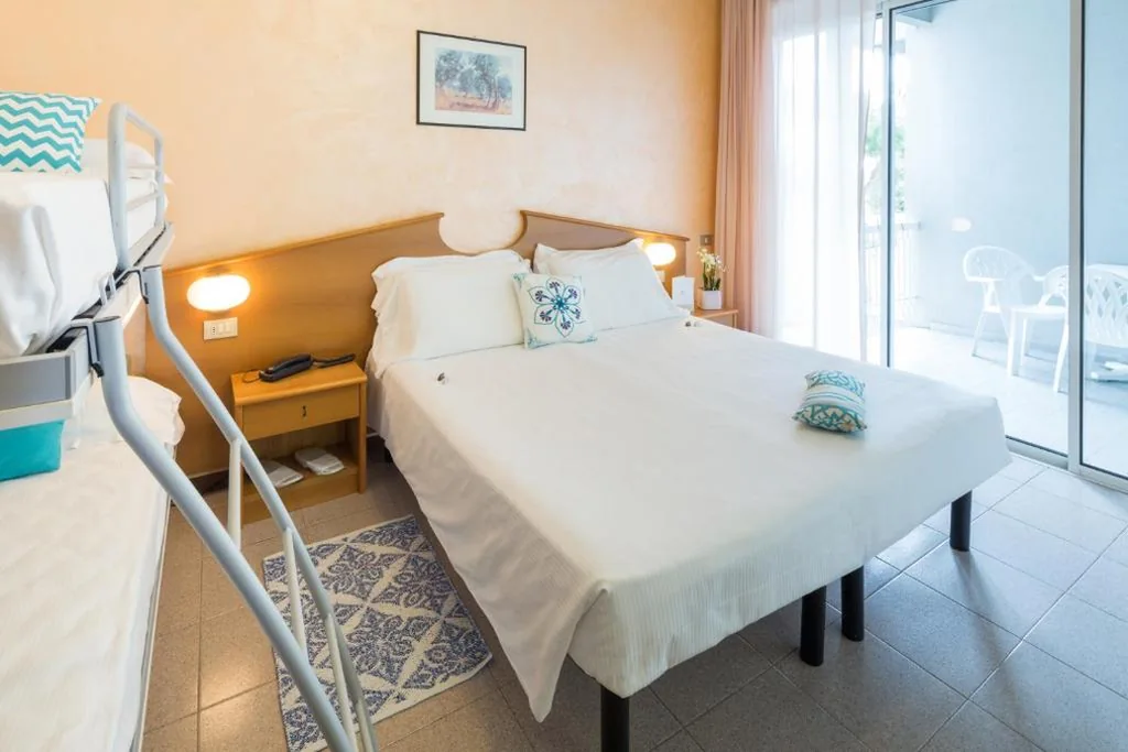 Camera Familiare con Balcone (4 Adulti) — Corallo Wellness Hotel