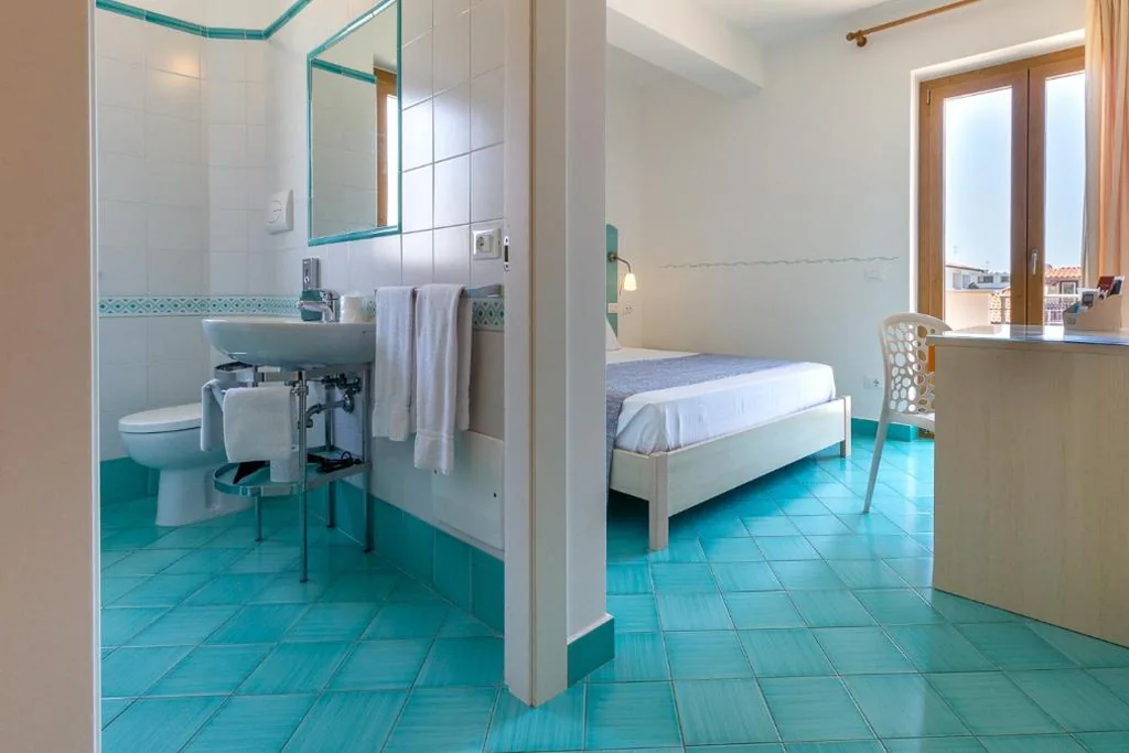 Family Room with Balcony — B&B Sperlonga