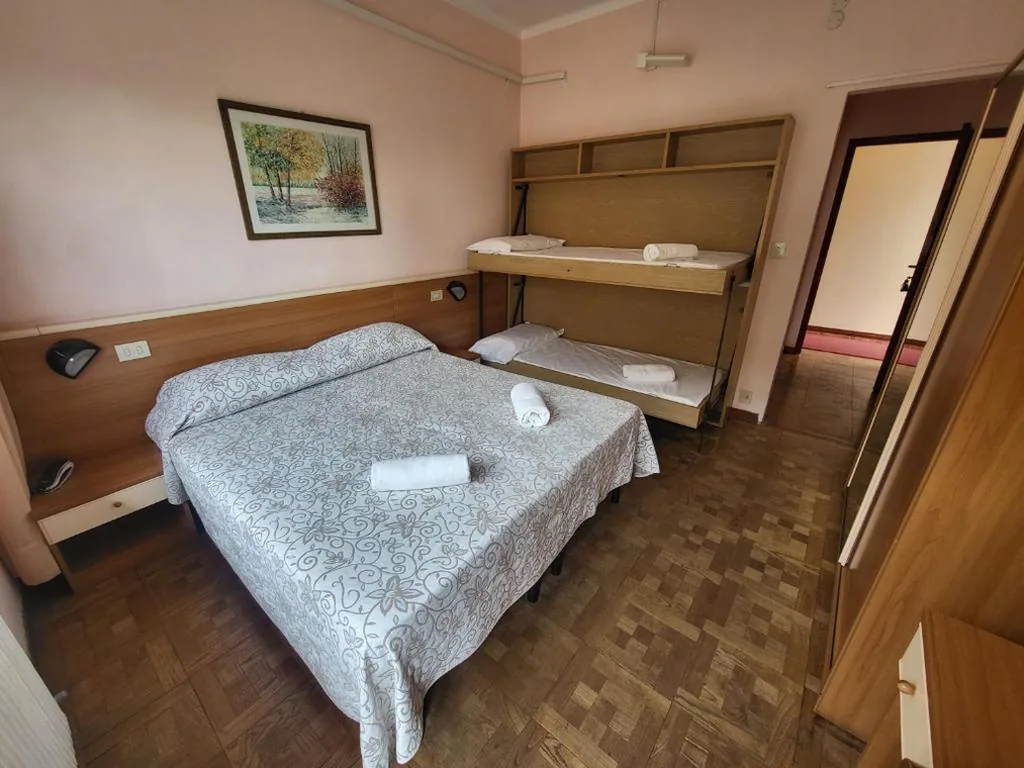 Camera Familiare con Balcone — Hotel Colibrì