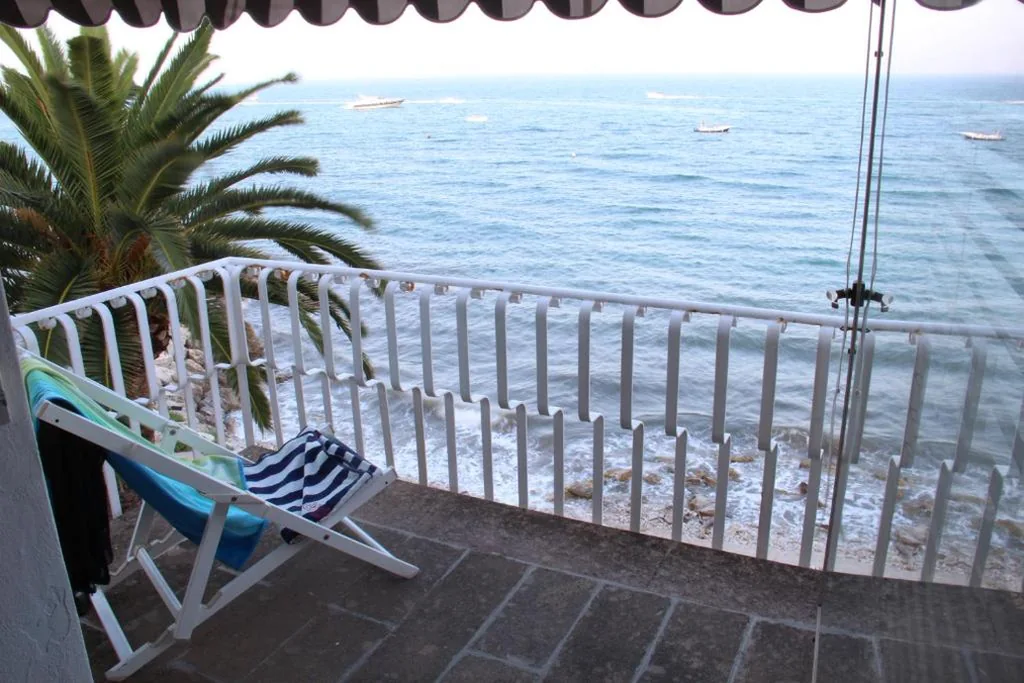 Camera Familiare con Balcone — Hotel Ristorante Maga Circe
