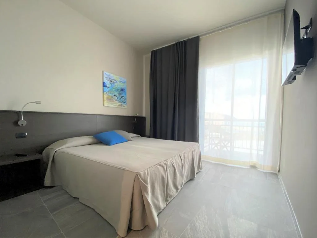 Camera Familiare con Balcone — Hotel Tirreno