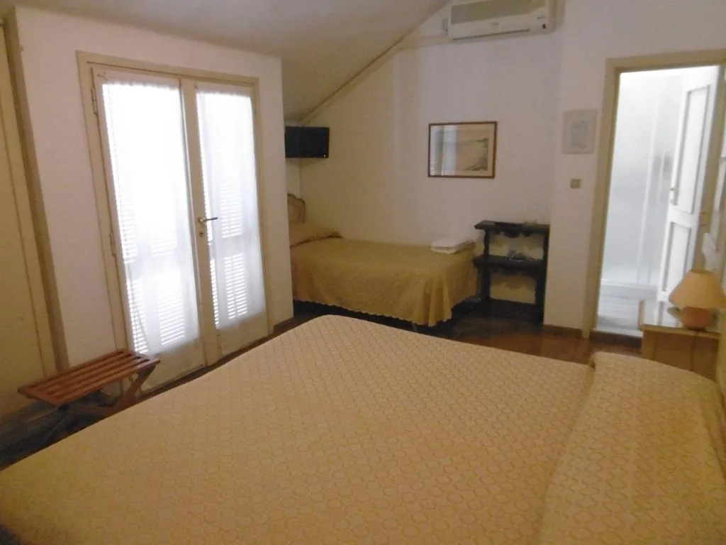 Camera Familiare con Balcone — Hotel Villa Maria