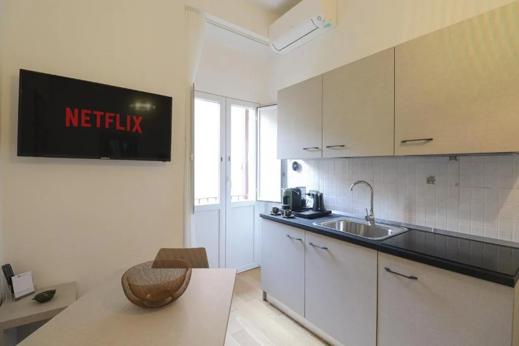 Camera Familiare con Balcone — Re Di Rhome Guest House